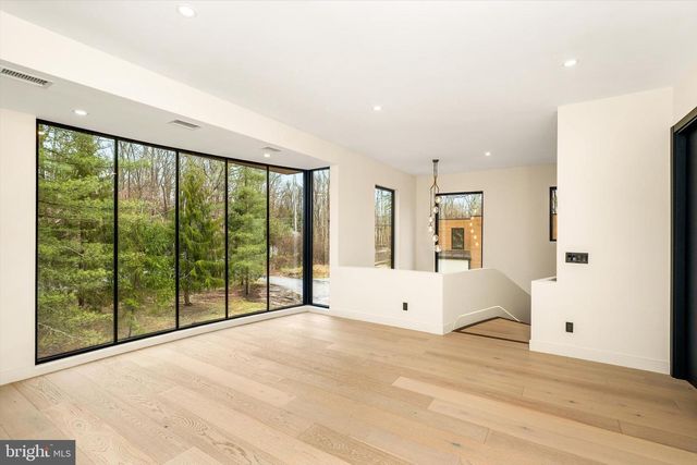 114 LAMBERT DR, Princeton, NJ 08540