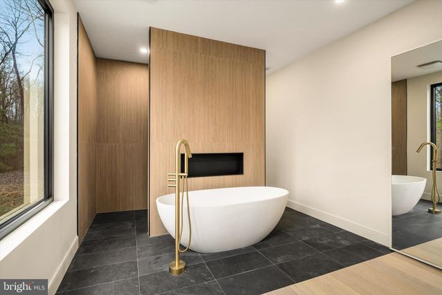 114 LAMBERT DR, Princeton, NJ 08540