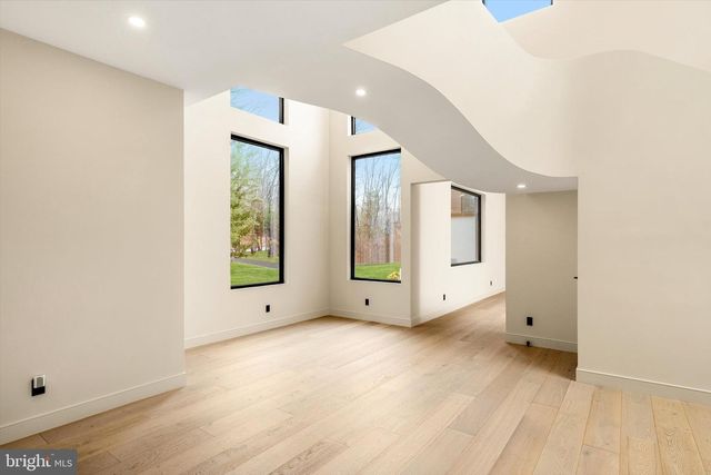 114 LAMBERT DR, Princeton, NJ 08540