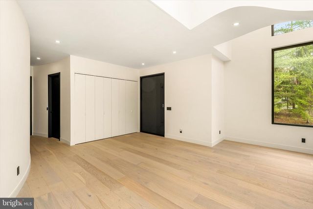 114 LAMBERT DR, Princeton, NJ 08540