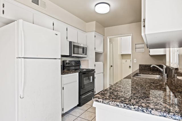 3443 W Oswego Avenue, Fresno, CA 93711