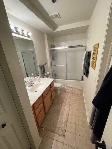 410 W Mahogany Court 304, Palatine, IL 60067