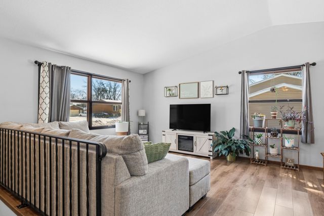 1663 9th Avenue SE, Rochester, MN 55904