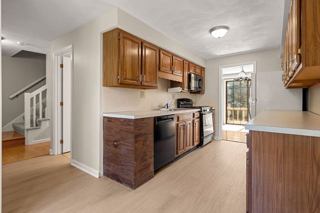 290 Apache Way 290, Tewksbury, MA 01876