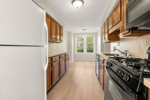 290 Apache Way 290, Tewksbury, MA 01876