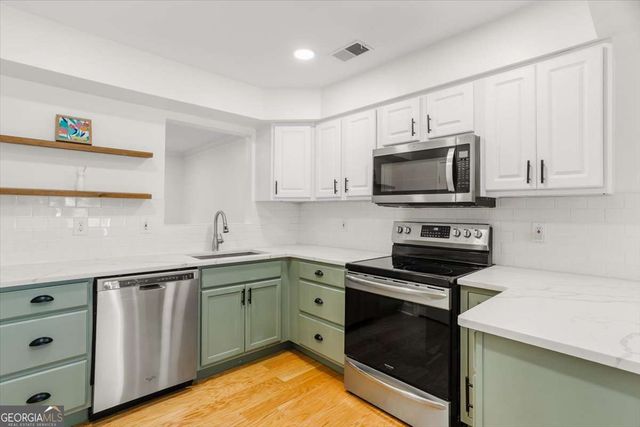 232 Peachtree Hollow Court, Sandy Springs, GA 30328