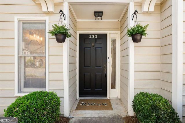 232 Peachtree Hollow Court, Sandy Springs, GA 30328