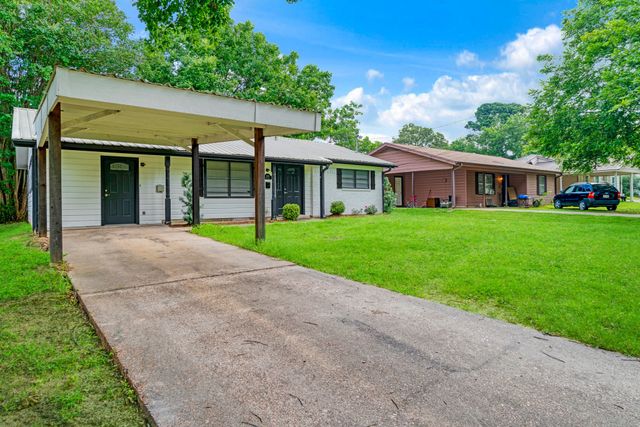 2235 Pine Bluff Street, Paris, TX 75460