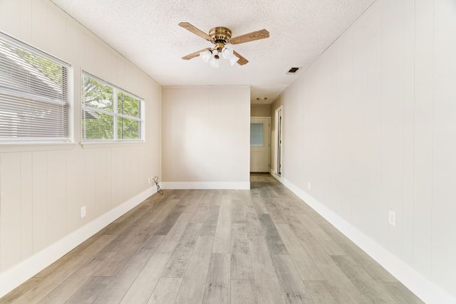 2235 Pine Bluff Street, Paris, TX 75460