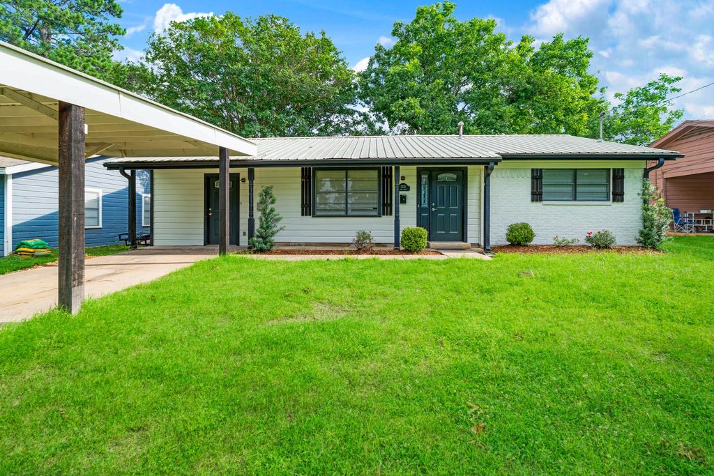2235 Pine Bluff Street, Paris, TX 75460