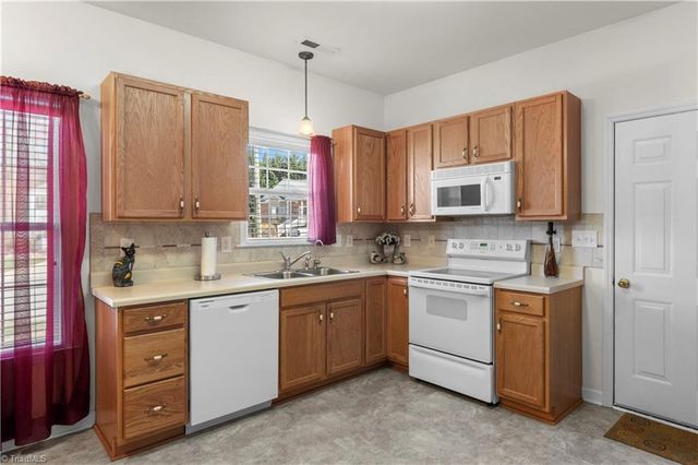 460 Overbrook Meadow Court, Kernersville, NC 27284