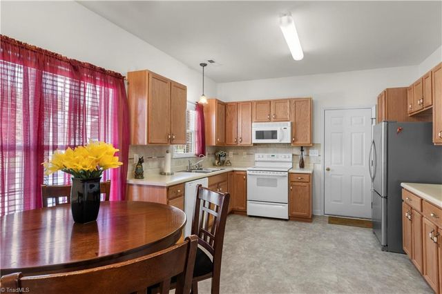 460 Overbrook Meadow Court, Kernersville, NC 27284