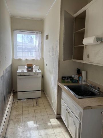 615 E 22nd St, Paterson City, NJ 07514