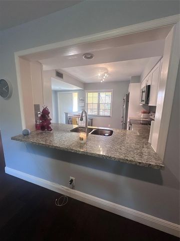 11221 Aspen Glen Drive 205, Boynton Beach, FL 33437