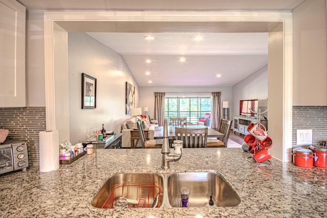 11221 Aspen Glen Drive 205, Boynton Beach, FL 33437