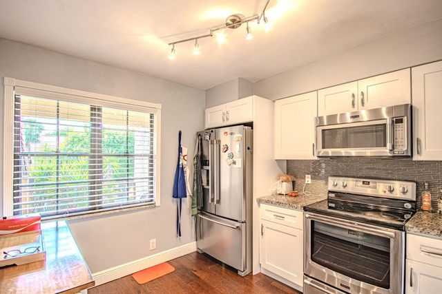 11221 Aspen Glen Drive 205, Boynton Beach, FL 33437