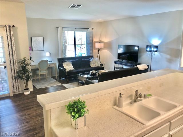 1004 DUCKHORN Court 201, Las Vegas, NV 89144