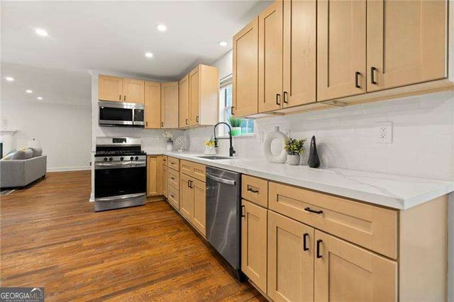 560 Flowering Trail, Grayson, GA 30017