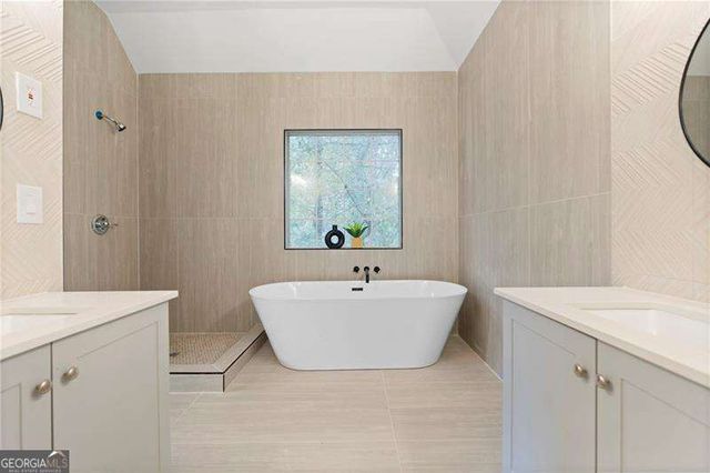 560 Flowering Trail, Grayson, GA 30017