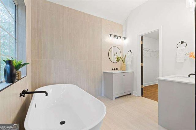 560 Flowering Trail, Grayson, GA 30017