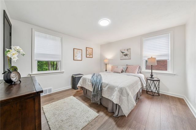 2725 Glenny Ln, West Mifflin, PA 15122