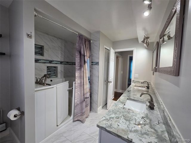 5372 Moceri Lane, Grand Blanc, MI 48439