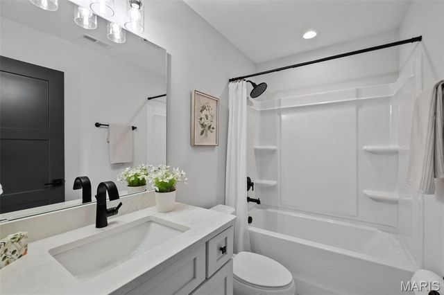 416 S Ballas Road, Kirkwood, MO 63122