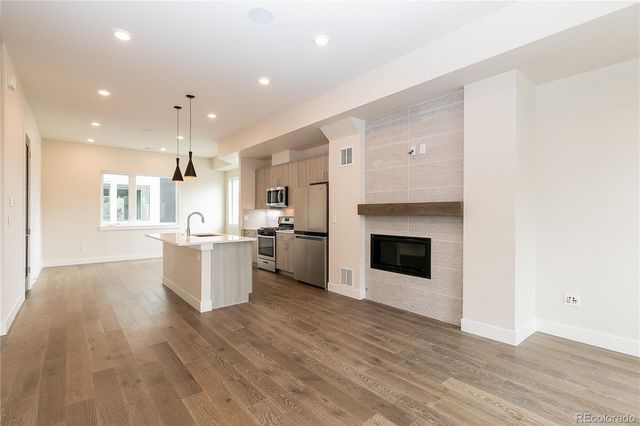 1275 Stuart Street, Denver, CO 80204