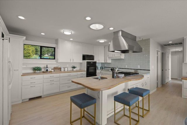 27200 Loma Prieta Way, Los Gatos, CA 95033