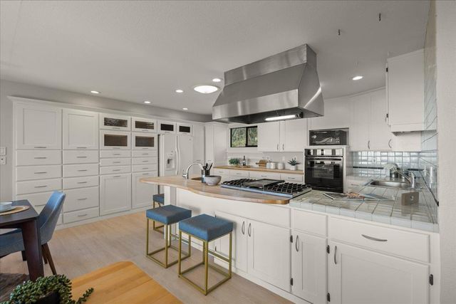 27200 Loma Prieta Way, Los Gatos, CA 95033