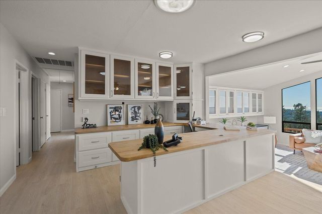 27200 Loma Prieta Way, Los Gatos, CA 95033