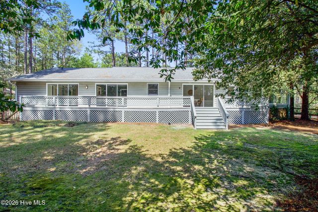 150 Pebble Beach Place, Southern Pines, NC 28387