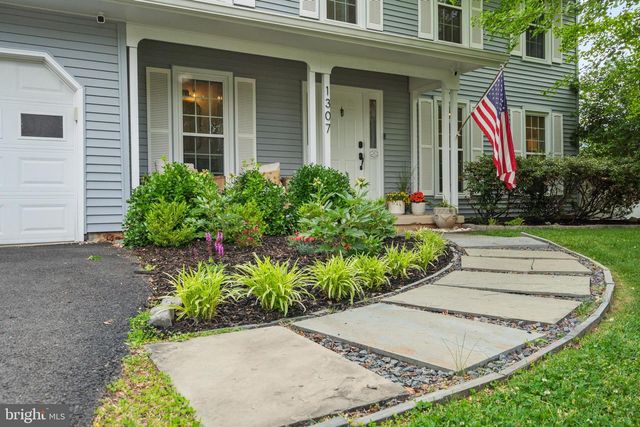 1307 BOULDER CREST CT, Herndon, VA 20170