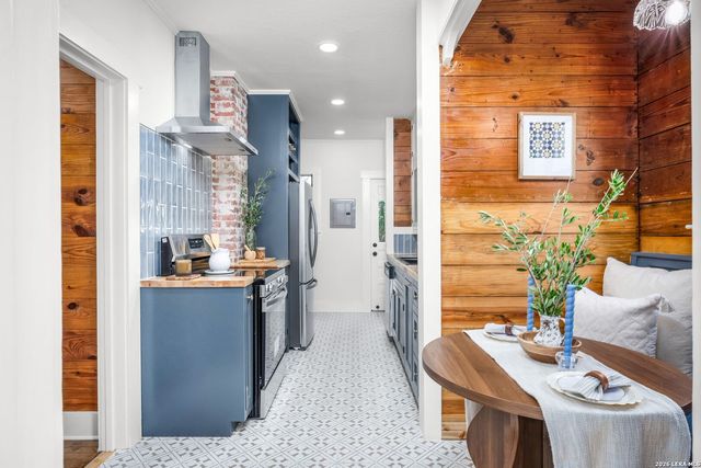 515 E MOUNTAIN ST, Seguin, TX 78155