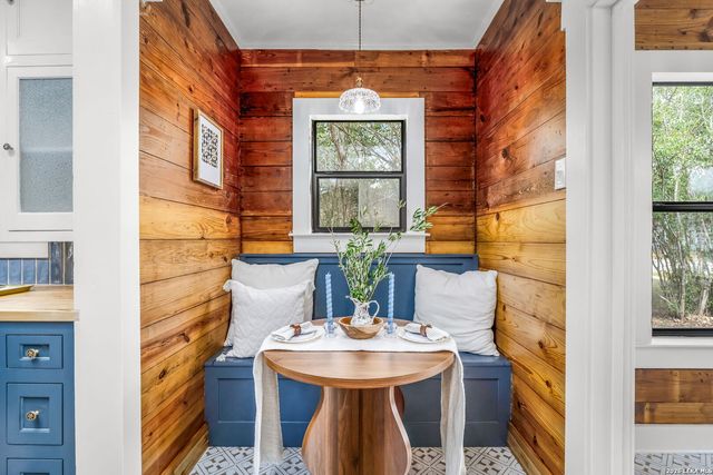 515 E MOUNTAIN ST, Seguin, TX 78155