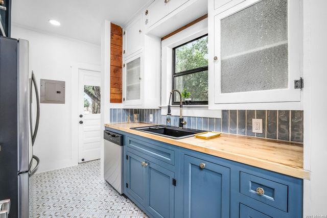 515 E MOUNTAIN ST, Seguin, TX 78155