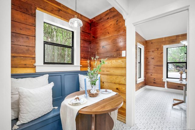 515 E MOUNTAIN ST, Seguin, TX 78155