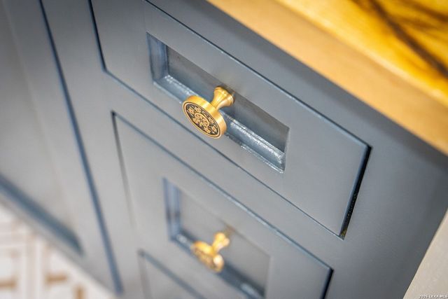 515 E MOUNTAIN ST, Seguin, TX 78155