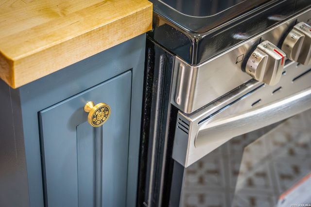 515 E MOUNTAIN ST, Seguin, TX 78155