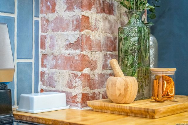 515 E MOUNTAIN ST, Seguin, TX 78155