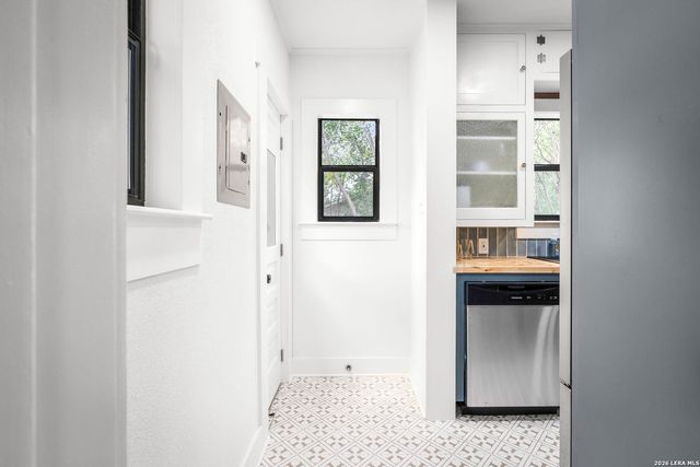 515 E MOUNTAIN ST, Seguin, TX 78155