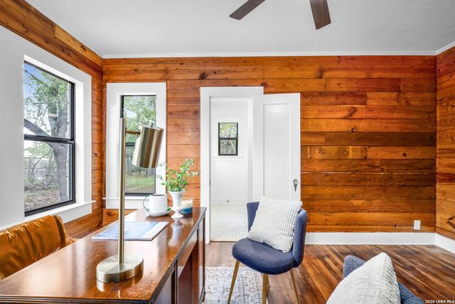 515 E MOUNTAIN ST, Seguin, TX 78155