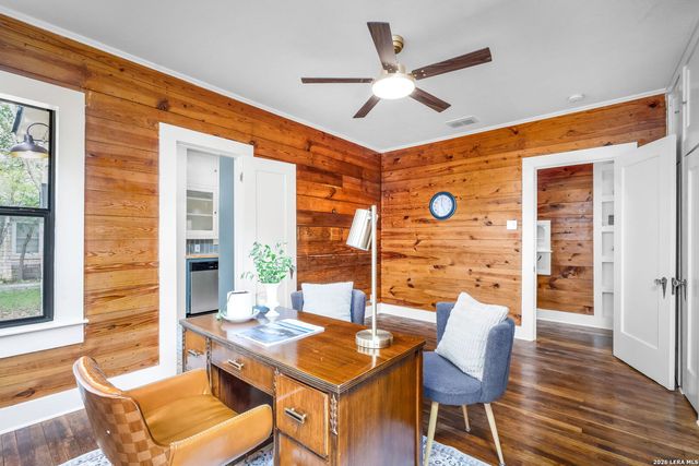 515 E MOUNTAIN ST, Seguin, TX 78155