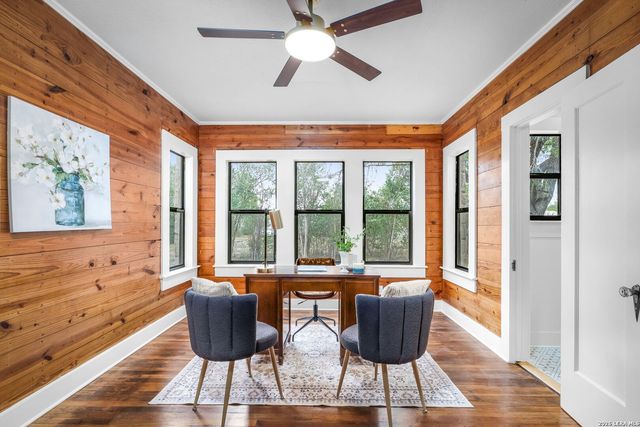 515 E MOUNTAIN ST, Seguin, TX 78155