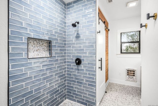 515 E MOUNTAIN ST, Seguin, TX 78155