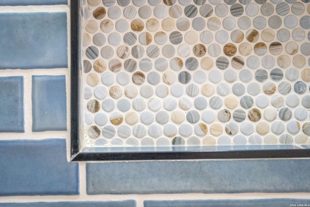 515 E MOUNTAIN ST, Seguin, TX 78155