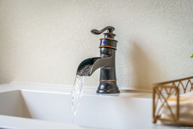 515 E MOUNTAIN ST, Seguin, TX 78155