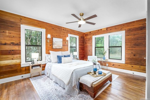 515 E MOUNTAIN ST, Seguin, TX 78155