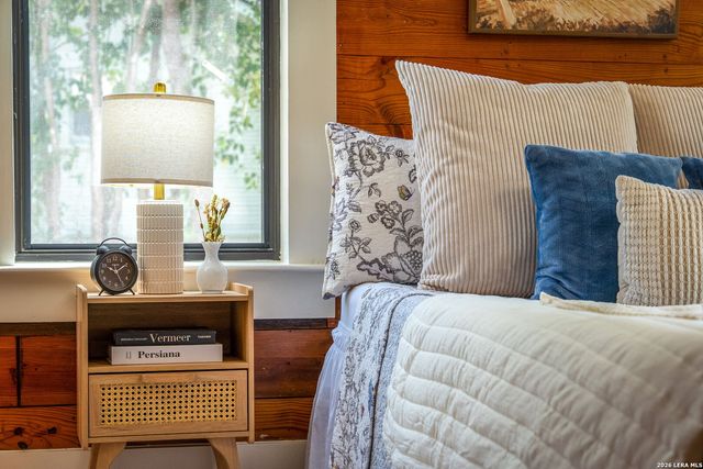 515 E MOUNTAIN ST, Seguin, TX 78155