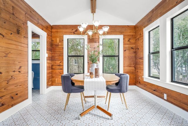 515 E MOUNTAIN ST, Seguin, TX 78155